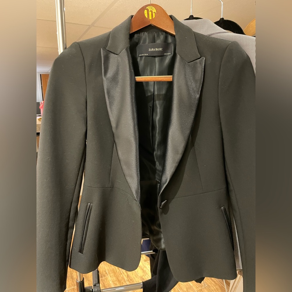 Zara tux blazer in small